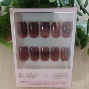 NIB Glamnetic Press-On Nails in Cherry Mocha ~ Medium ~ Sealed